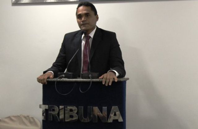 MANDOU RECADO: Vereador Hamilton pede mon��o de louvor a Jos� Gil Barbosa e a Wilson Martins em Altos