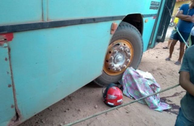 Motociclista morre esmagado por pneu dianteiro de �nibus na cidade de Uni�o