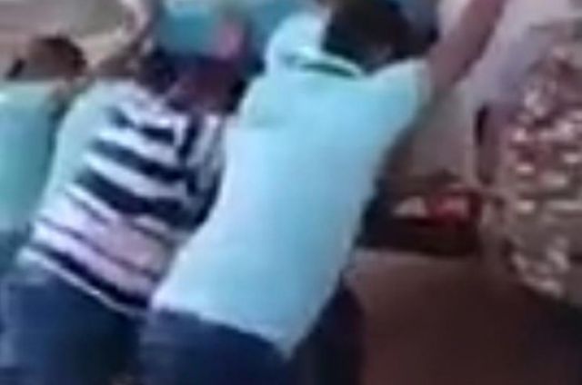 Cabeceiras do Piau�: Alunos aparecem em v�deo empurrando �nibus escolar