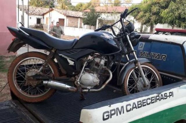 Pol�cia apreende motocicletas com canos adulterados em Cabeceiras do Piau�