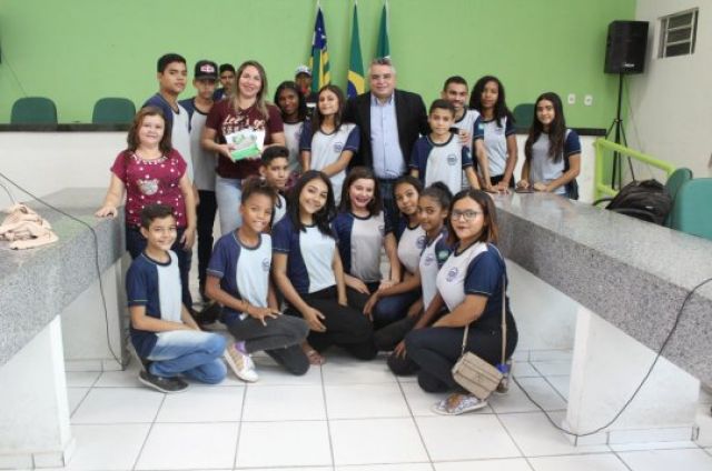 Estudantes da rede p�blica visitam C�mara Municipal de Campo Maior para entender o funcionamento do Poder Legislativo