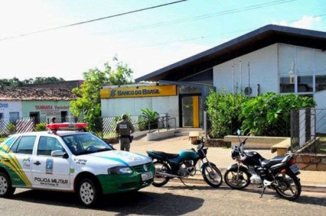 Aposentados sofrem para receber dinheiro na ag�ncia do Banco do Brasil de Jos� de Freitas