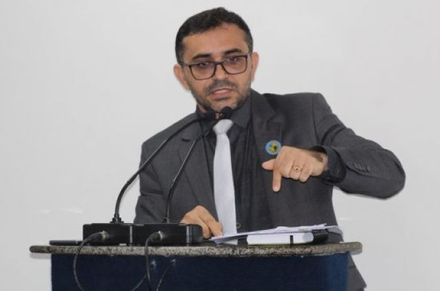 NA TRIBUNA: Vereador diz que Prefeita mentiu sobre queda de receitas em Altos