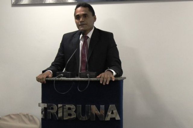 MANDOU RECADO: Vereador Hamilton pede mon��o de louvor a Jos� Gil Barbosa e a Wilson Martins em Altos