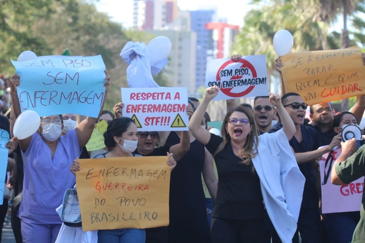 Profissionais da enfermagem durante protesto nos desfiles de 7 de Setembro (Foto: Raíssa Morais/ Meio Norte)