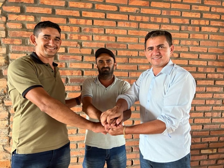 Foto: Presidente da Câmara Jermirray, Junior Catirina e Prefeito Hilton Gomes selam aliança