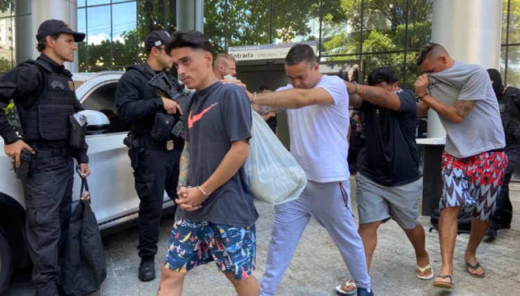 Homens presos pela PF em operação contra grupo suspeito de planejar morte de Sérgio Moro e autoridades — Foto: Wesley Justino/EPTV