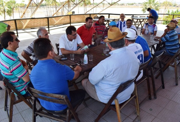 Reunião em 11 de dezembro de 2016, onde ficou decidido que o time disputaria o estadual de 2017. Foto: Otávio Neto