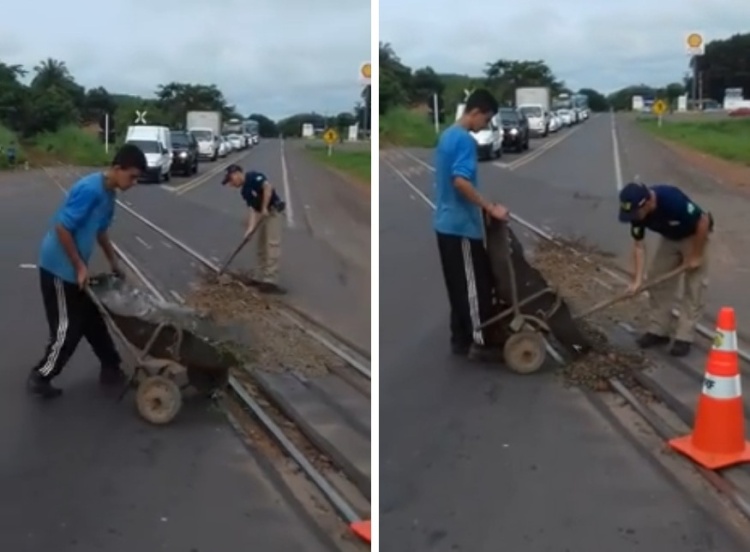 Agente da PRF coloca restos de brita da própria rodovia, para amenizar a situação do desnível