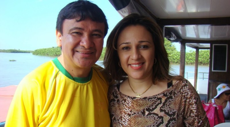 Governador do Piauí, Wellington Dias, e sua esposa Rejane Dias, a secretária de Educação. Fonte: G1
