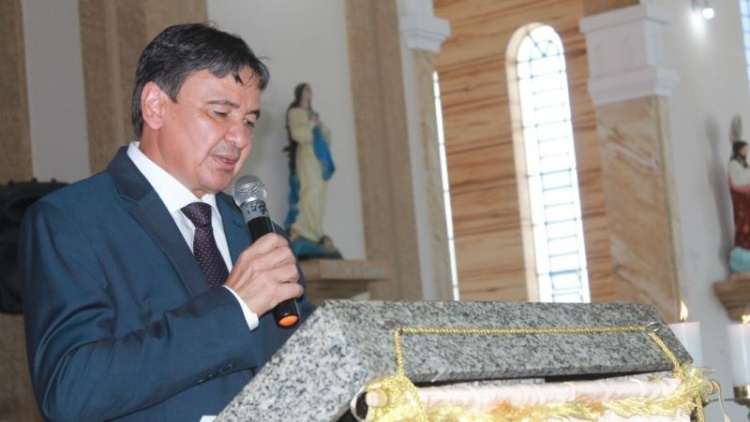 Governador discursando na missa de 2018. Foto: Campo Maior Em Foco