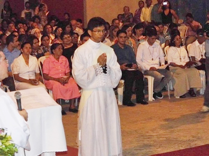 Padre Marcos, durante sua Ordenao Sacerdotal, em Jos de Freitas-PI.