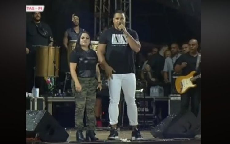 Com Informações: R7