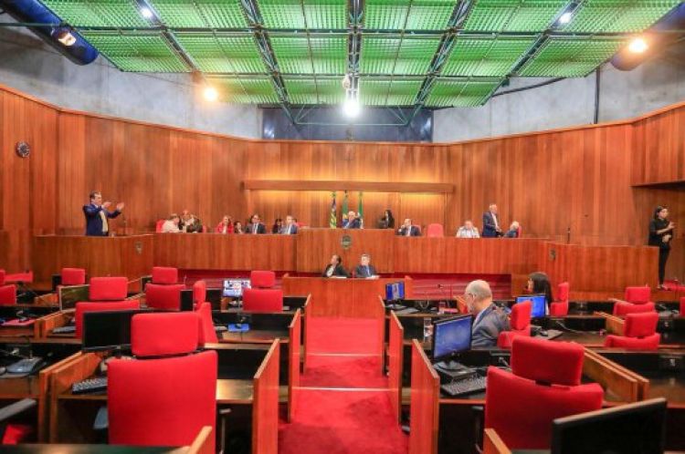 Com Informações: GP1