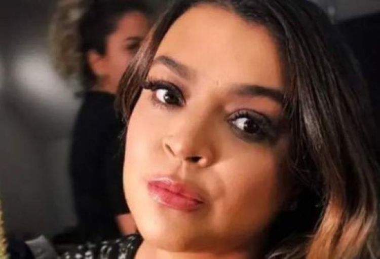 Com Informações: Estrelando