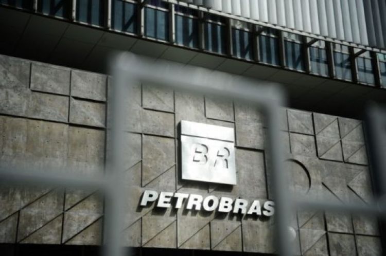 Sede da Petrobras, no Rio de Janeiro...

Leia mais no texto original: (https://www.poder360.com.br/economia/petrobras-lucro-cai-146-no-2o-trimestre-para-r-316-milhoes/)
© 2022 Todos os direitos são reservados ao Poder360, conforme a Lei nº 9.610/98. A publicação, redistribuição, transmissão e reescrita sem autorização prévia são proibidas.