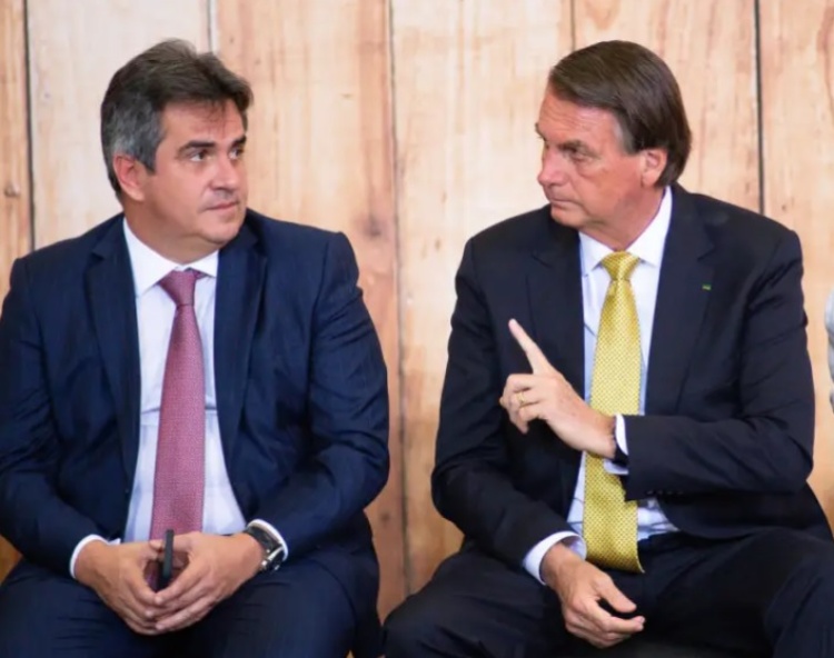 O ministro-chefe da Casa Civil, Ciro Nogueira, e o presidente Jair Bolsonaro Andressa Anholete/Getty Images 

Leia mais em: https://veja.abril.com.br/coluna/radar/em-ato-falho-bolsonaro-chama-ciro-nogueira-de-meu-presidente/