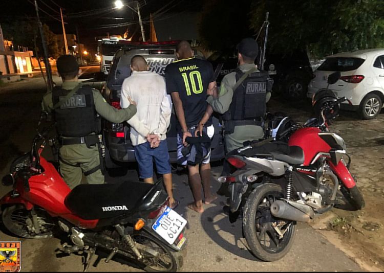 Dupla é presa suspeita de roubos na zona rural de Picos (Foto: Polícia Militar do Piauí)