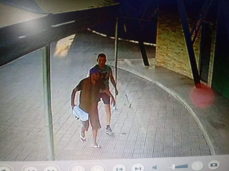 Imagens exclusivas mostram o PM rendendo o homem que tentava matar a companheira