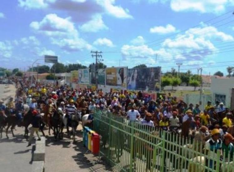 Festa do vaqueiro contou com a mesma programação de anos anteriores, mas este ano teve uma verba de quase 200 mil reais do governo do estado. 