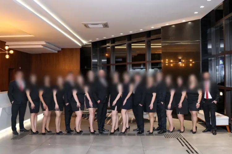 Formandos de direito da UCEFF dizem que dinheiro para formatura foi desviado — Foto: Reproduções 