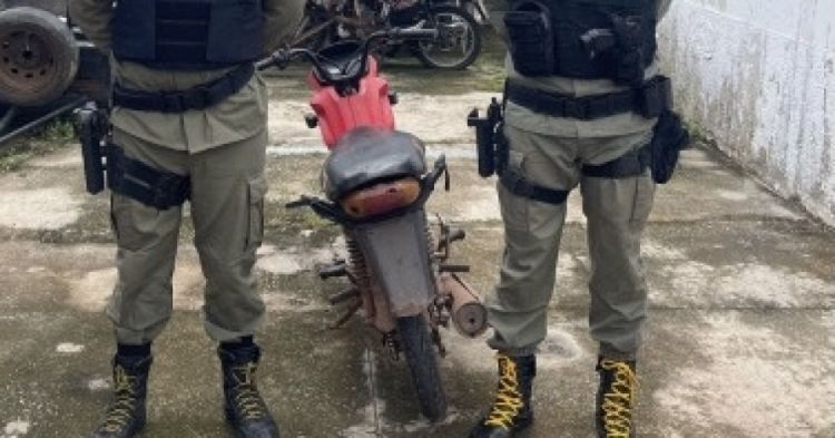 Motocicleta roubada - Foto: Divulgação/PM