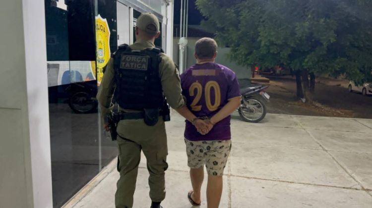 Homem detido pela PM: Foto / Eurico Sousa 