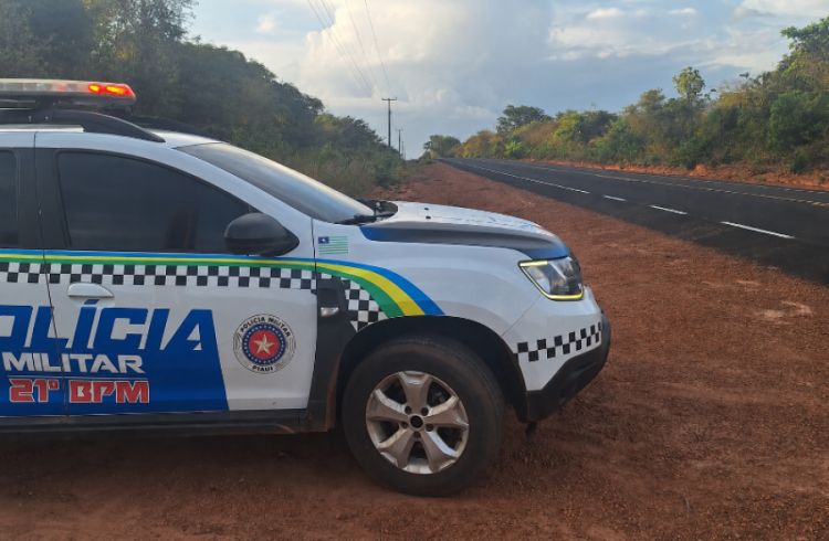 Viatura da PM em ponto de abordagem na rodovia BR-226