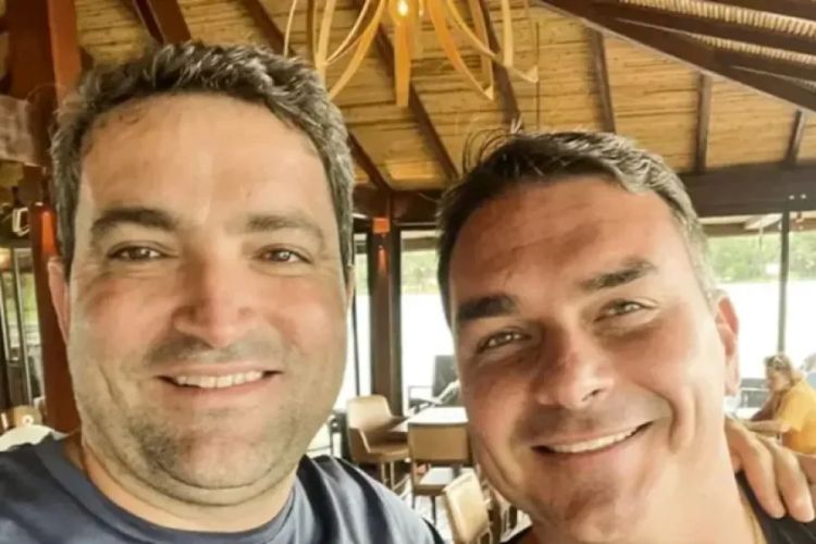 O advogado Willer Tomaz e o senador Flávio Bolsonaro (PL-RJ) - Foto:Reprodução 