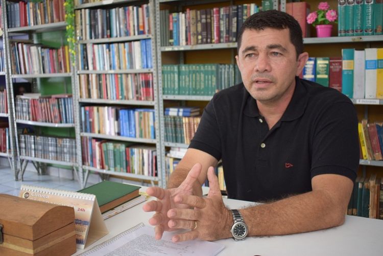 Marcus Paixão prepara livro que defende que o Cemitério do Monumento é um mito (Foto: Otávio Neto / Em Foco)