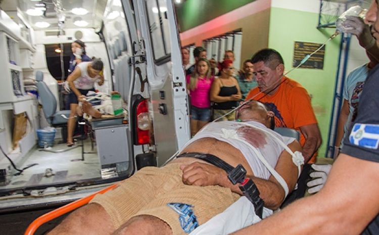 Vítima se recusou atendimento e continuou consumindo álcool. Fotos: Blog do coveiro