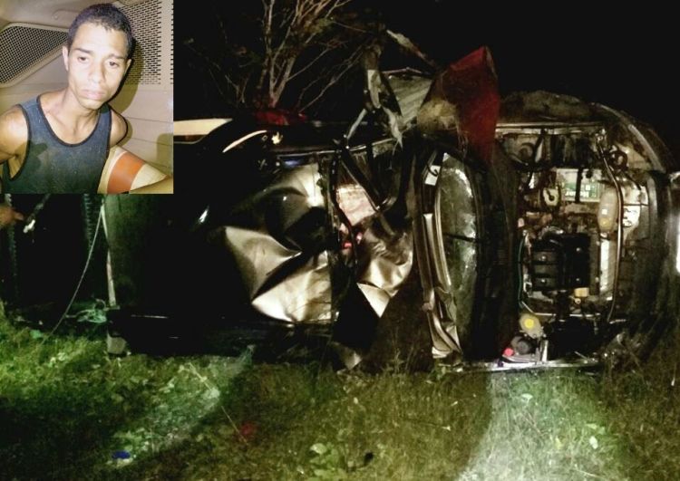 Carro teve perda total, mas o criminoso apenas ferimentos leves. Com informações e fotos do JFAgora