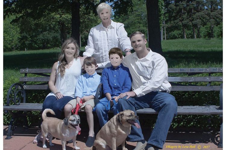  “Fique livre para compartilhar. Nós não riamos tanto há anos.” “Isso NÃO é uma piada – é um produto final.” Só os cachorros saíram ilesos.