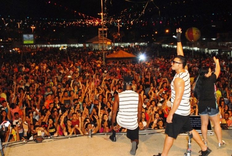 Mara Pavanelly foi a atração da abertura do carnaval 2017 em Campo Maior, no Corso Maior. Foto: Domingos José/CampoMaiorEmFoco