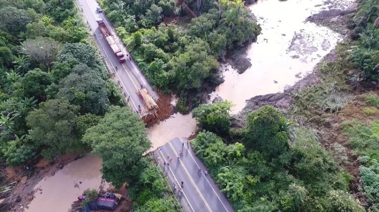 Rompimento na BR-343 em Teresina. Fonte e fotos: G1/PI