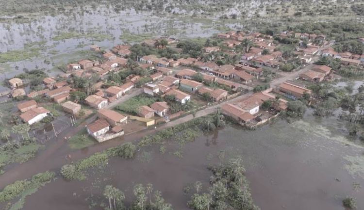 Famílias do Bairro Califórnia em Campo Maior estão isolados pelas águas. 