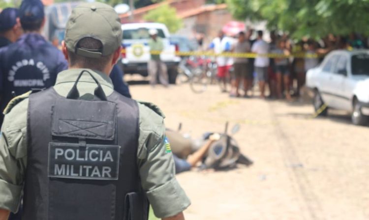 Homem morto a tiros em Teresina em 17.08.2018 (Foto: Andrê Nascimento/G1)