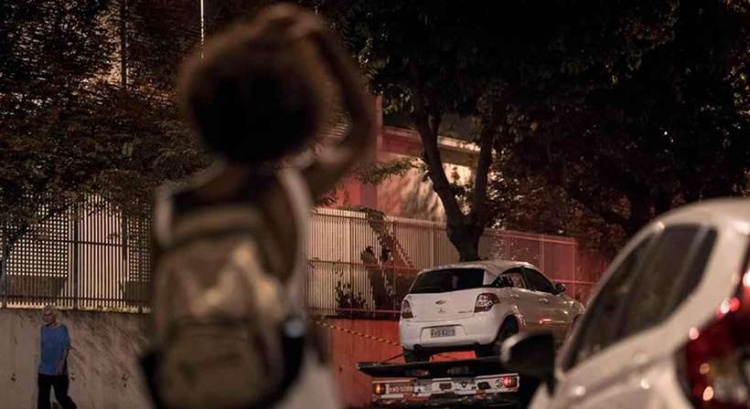  Fonte: Correio Braziliense | A vereadora Marielle Franco, foi morta a tiros na noite do dia (14/3), dentro do carro em que seguia para casa. (foto: Mauro Pimentel/AFP )