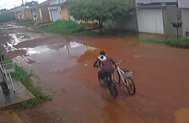 Bandido invade residência de Engenheiro e rouba bicicleta em Campo Maior (PI)