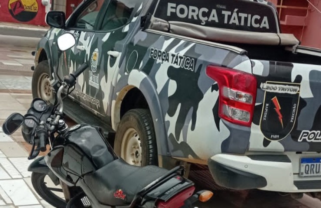 Policiais do 15° BPM apreendem menor e recuperam moto roubada em Campo Maior