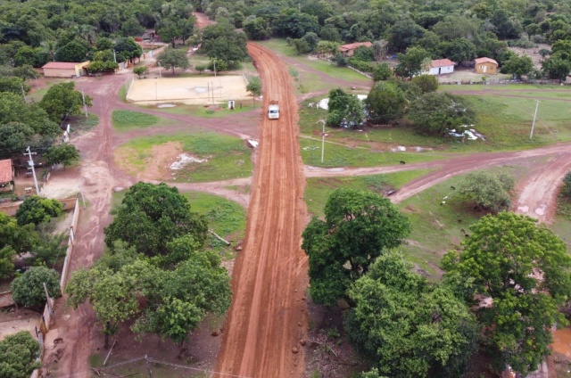 Prefeitura de Nossa Senhora de Nazaré inicia terraplanagem na estrada da localidade Pereiros 