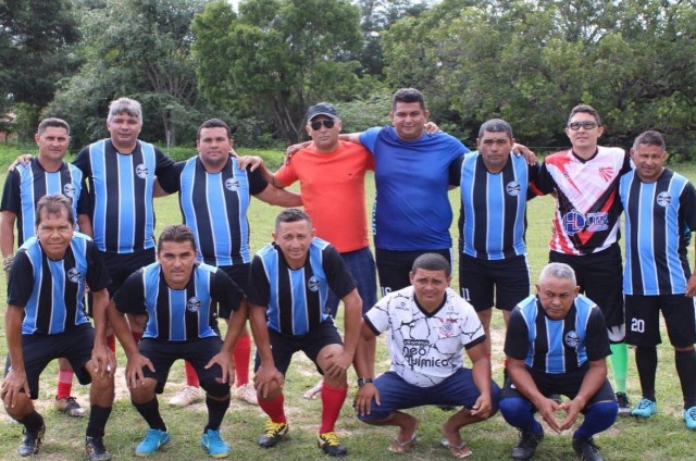 Prefeito Zé Henrique participa de jogo de futebol na comunidade São Félix