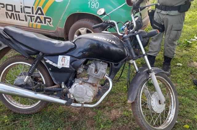 Polícia prende homem e apreende moto com restrição de roubo em Nossa Senhora de Nazaré (PI)