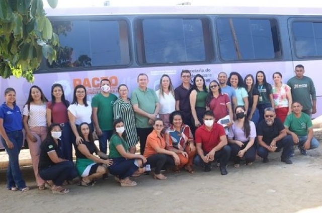Ônibus Lilás atende mulheres na comunidade da zona rural em Sigefredo Pacheco (PI)