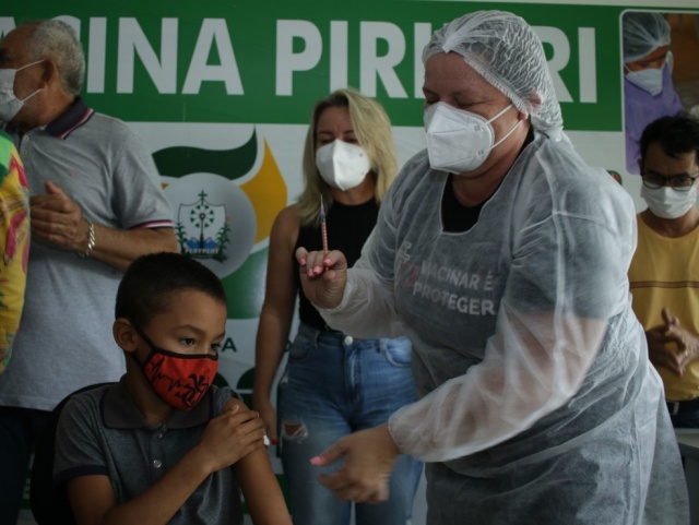Menino indígena de Piripiri (PI) de 7 anos é a primeira criança vacinada contra Covid no Piauí