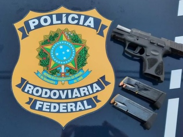 Homem é preso pela PRF por porte ilegal de arma de fogo e munições no Piauí
