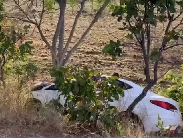 Motorista morre após carro descer ribanceira e colidir contra árvore no Norte do Piauí