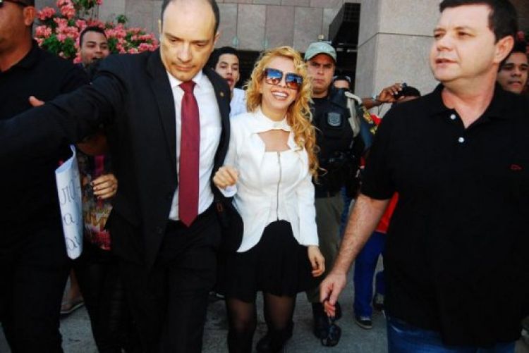 Joelma deixa Fórum após assinar divórcio (Foto: Marcelo Loureiro/AgNews) Joelma deixa Fórum após assinar divórcio (Foto: Marcelo Loureiro/AgNews)