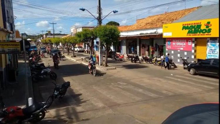 Com Informações: Clique União  Com Informações: Clique União