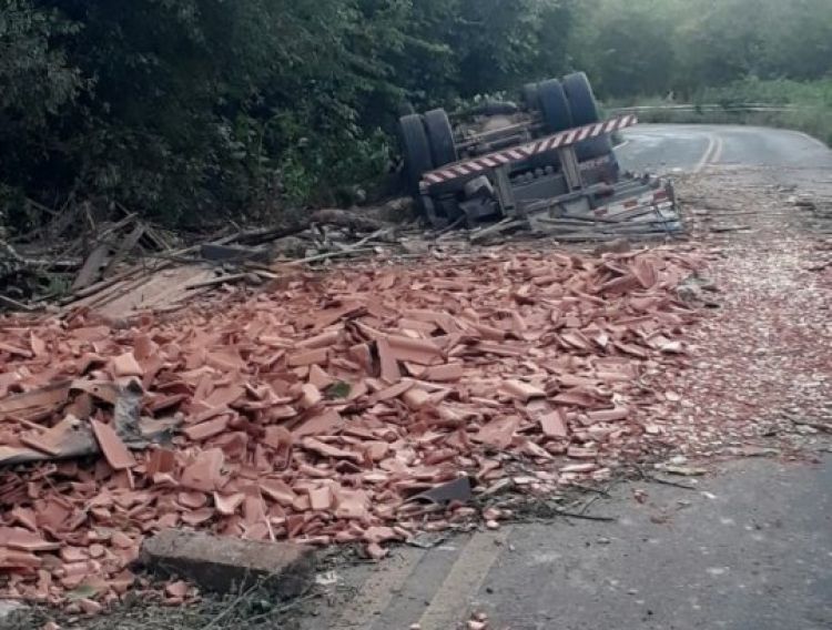 Com Informações: Mural da Vila Com Informações: Mural da Vila